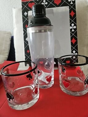 Playing Cards Cocktail Shaker & 2 DOF Glasses Set 22oz/650ml Gift Box New